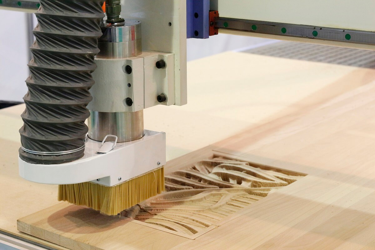 ​Perché le macchine CNC possono apportare vantaggi al settore della lavorazione del legno CNC?